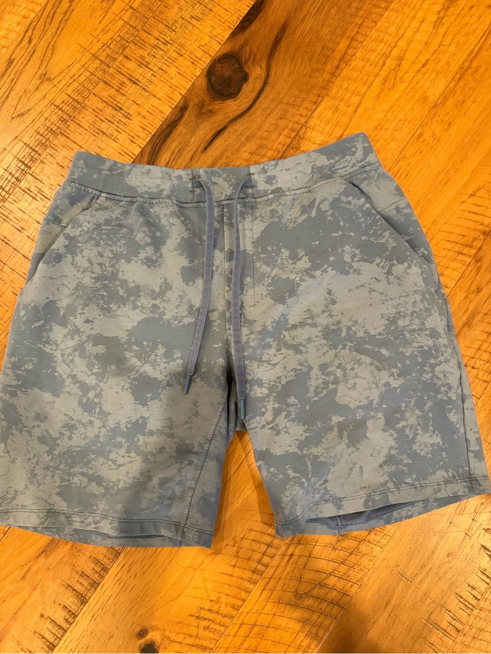 Men's  Lululemon Light Blue Tie-Dye Knit Shorts with Drawstring size large